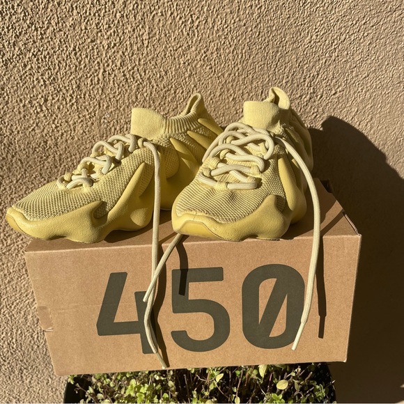 Yeezy 450 - Picture 1 of 4